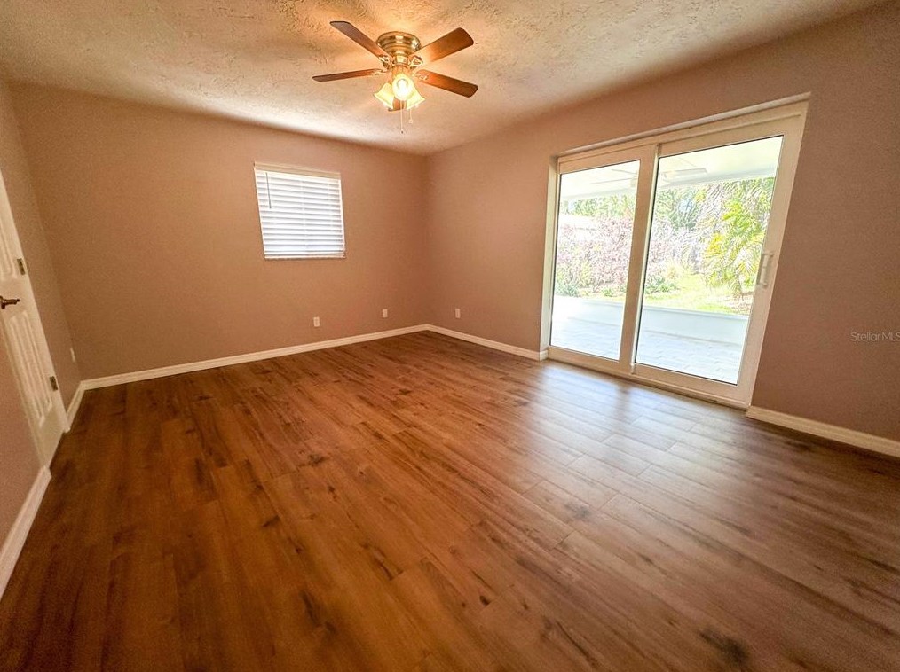 641 La Plaza Ave, Saint Petersburg FL  33707-2223 exterior