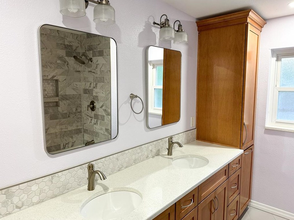 641 La Plaza Ave, Saint Petersburg FL  33707-2223 exterior