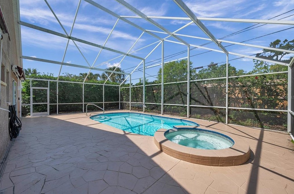 1674 Meadow Oak Ln, Tarpon Springs, FL 34689-1717