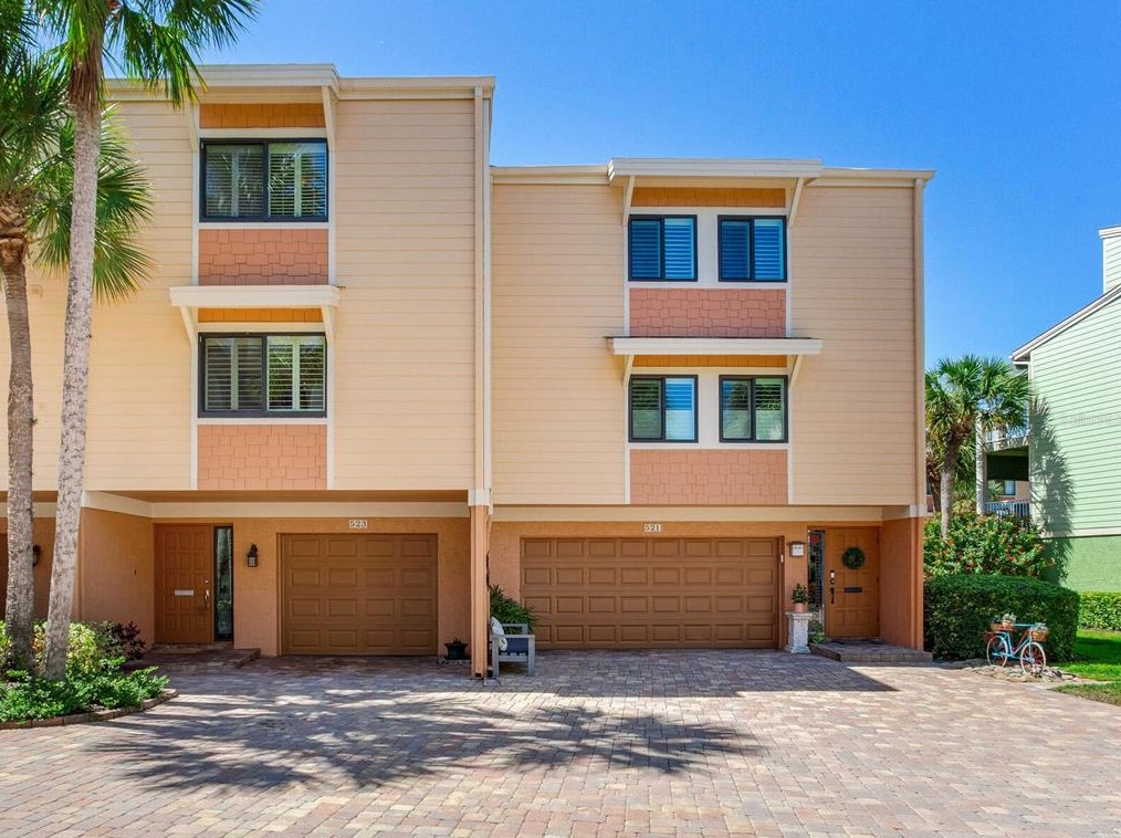 523 Sandy Hook Rd, Saint Petersburg, FL 33706-1212