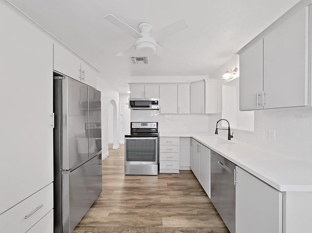 4050 31st Ave, Saint Petersburg FL  33713-2218 exterior