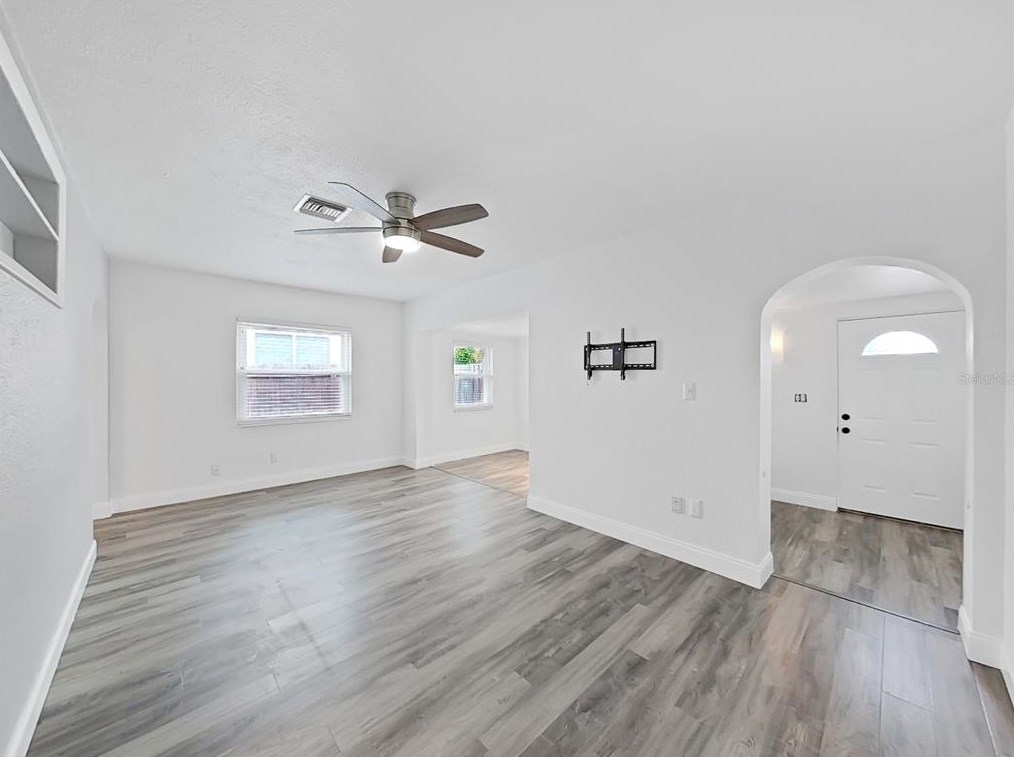 4050 31st Ave, Saint Petersburg FL  33713-2218 exterior