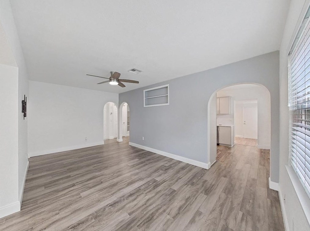 4050 31st Ave, Saint Petersburg FL  33713-2218 exterior