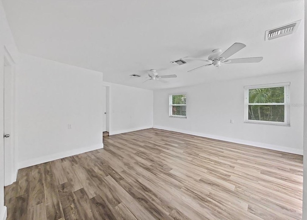 4050 31st Ave, Saint Petersburg FL  33713-2218 exterior
