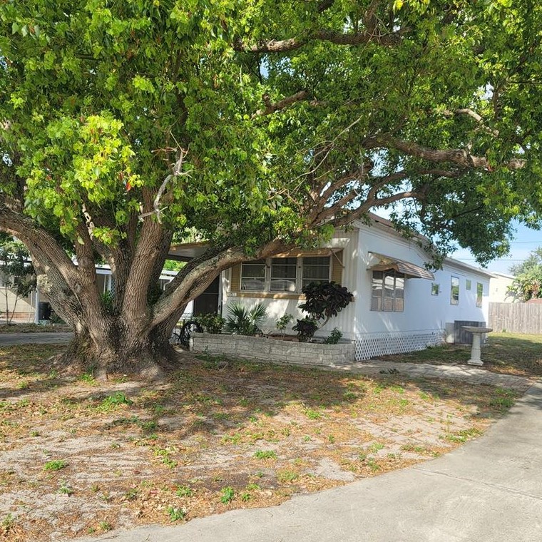 1822 Orange Dr, Tarpon Springs, FL 34691-5338