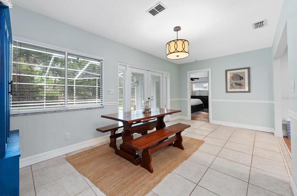 1071 45th Ave, Saint Petersburg FL  33703-3615 exterior