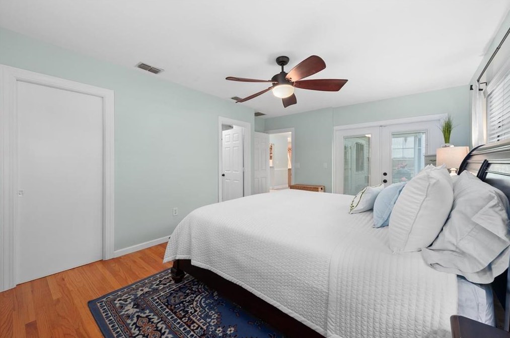 1071 45th Ave, Saint Petersburg FL  33703-3615 exterior