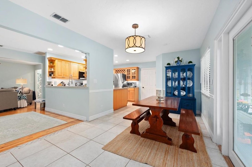 1071 45th Ave, Saint Petersburg FL  33703-3615 exterior