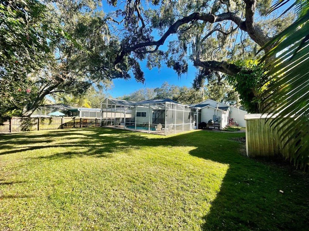 1071 45th Ave, Saint Petersburg FL  33703-3615 exterior