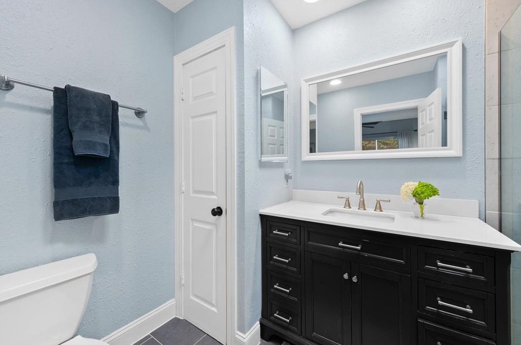 1071 45th Ave, Saint Petersburg FL  33703-3615 exterior