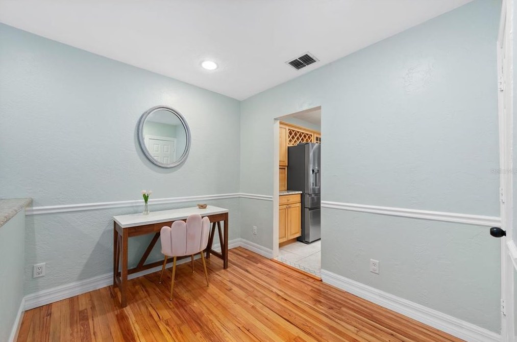 1071 45th Ave, Saint Petersburg FL  33703-3615 exterior