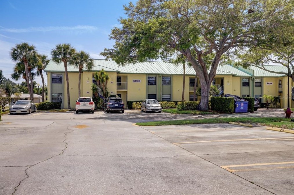 6033 113th St #212, Largo, FL 33772
