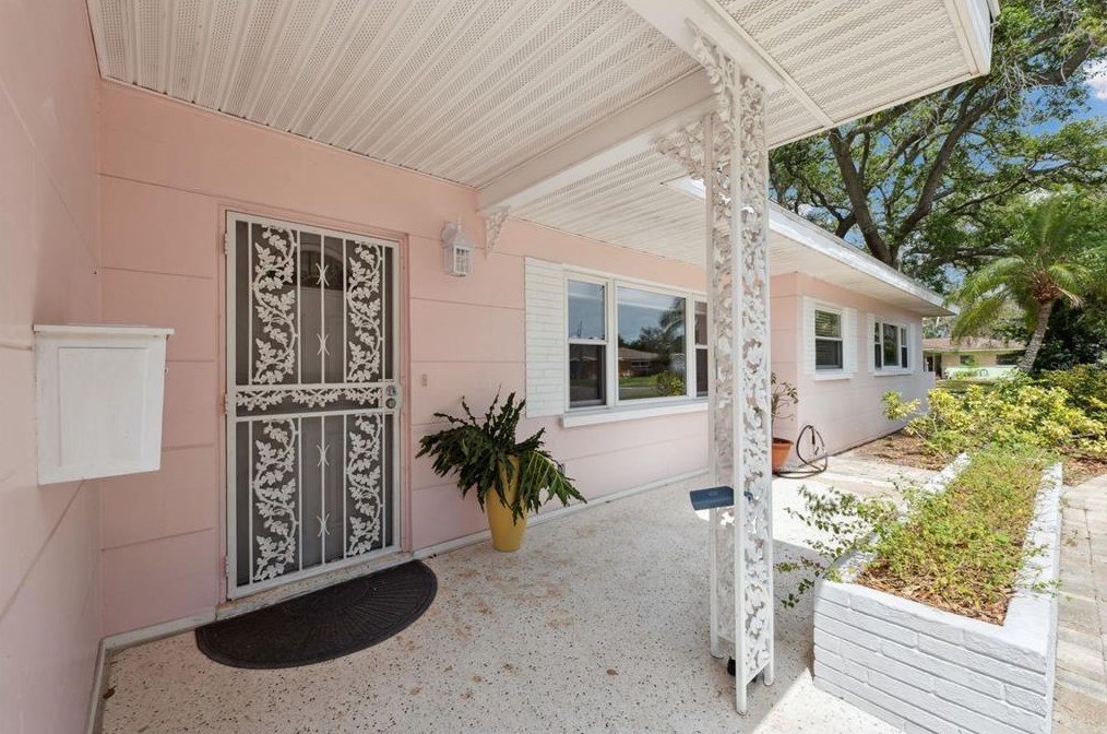 655 62nd St S, Saint Petersburg, FL 33707