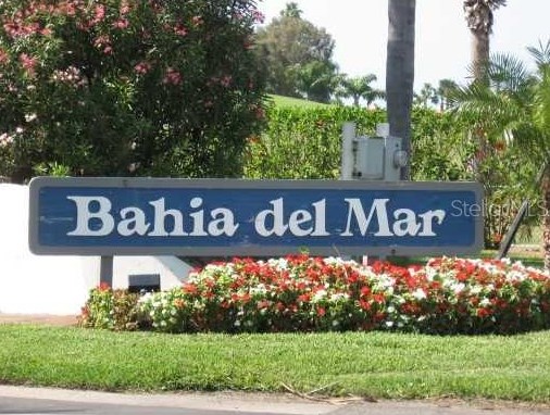 6294 Bahia Del Mar Cir, Saint Petersburg FL  33715-3312 exterior
