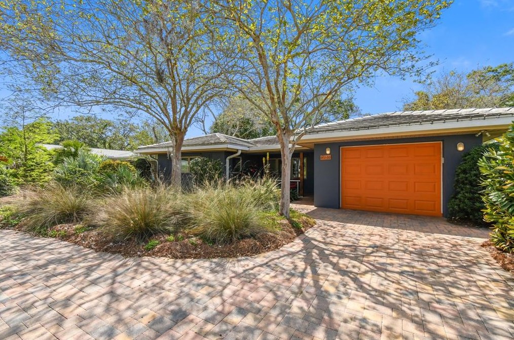 1045 Admiral Rd, Dunedin, FL 34698