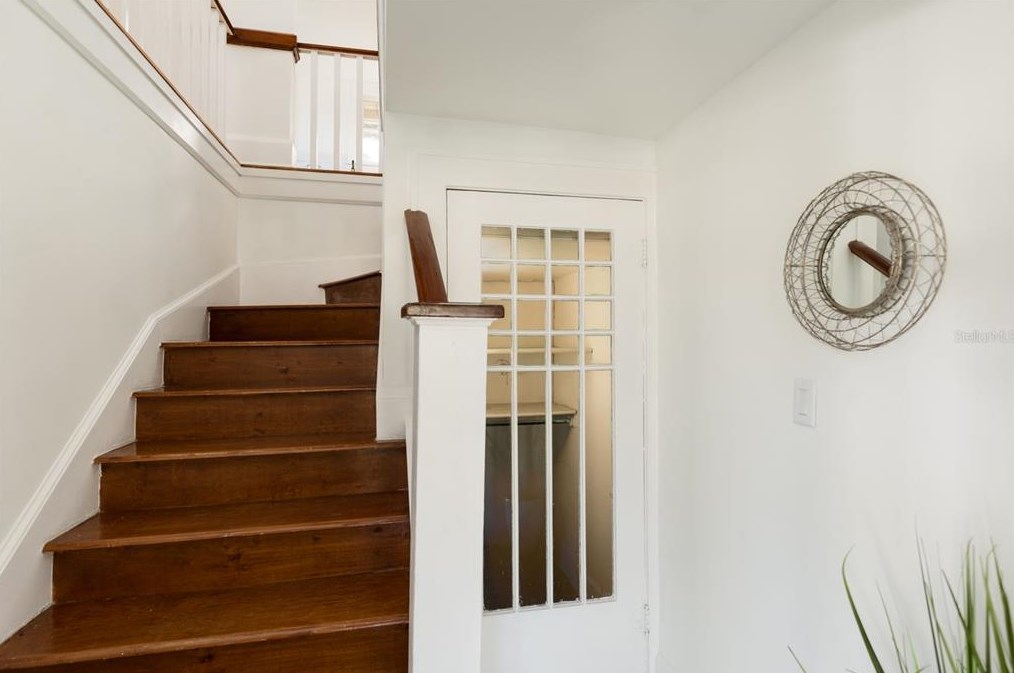 1015 Locust St Ne, Saint Petersburg, FL 33701