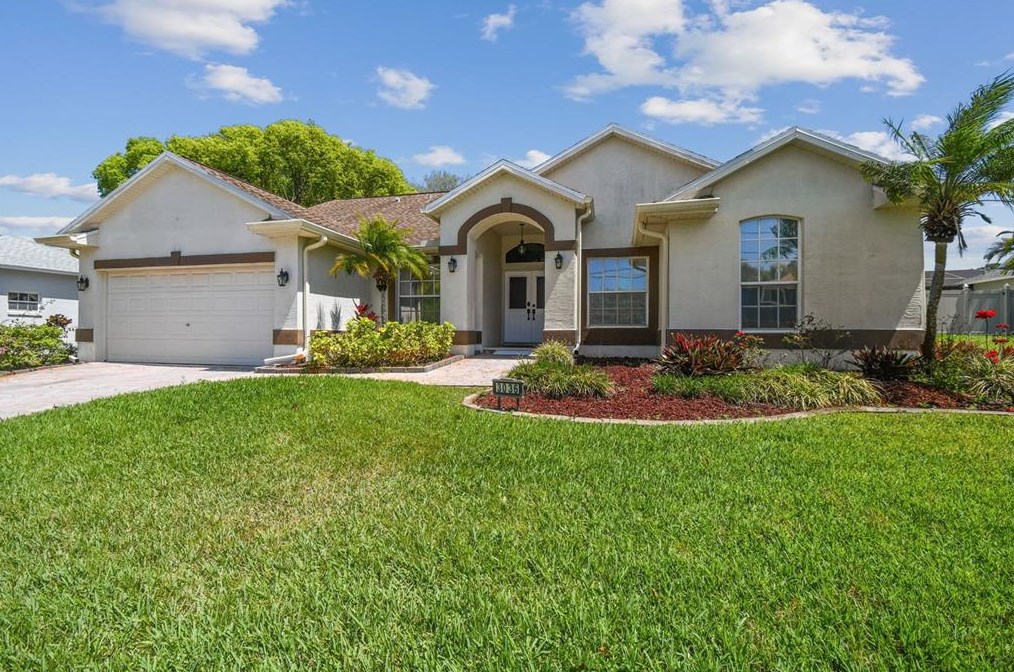 3036 Pineview Dr, Tarpon Springs, FL 34691-9726