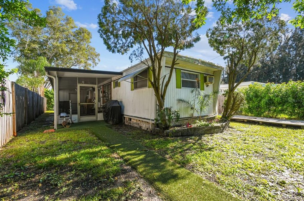 1151 Monaco Dr, Saint Petersburg FL  33702-1437 exterior