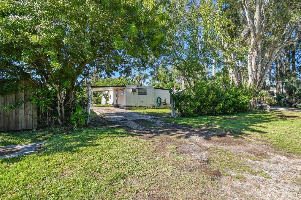 1151 Monaco Dr, Saint Petersburg FL  33702-1437 exterior