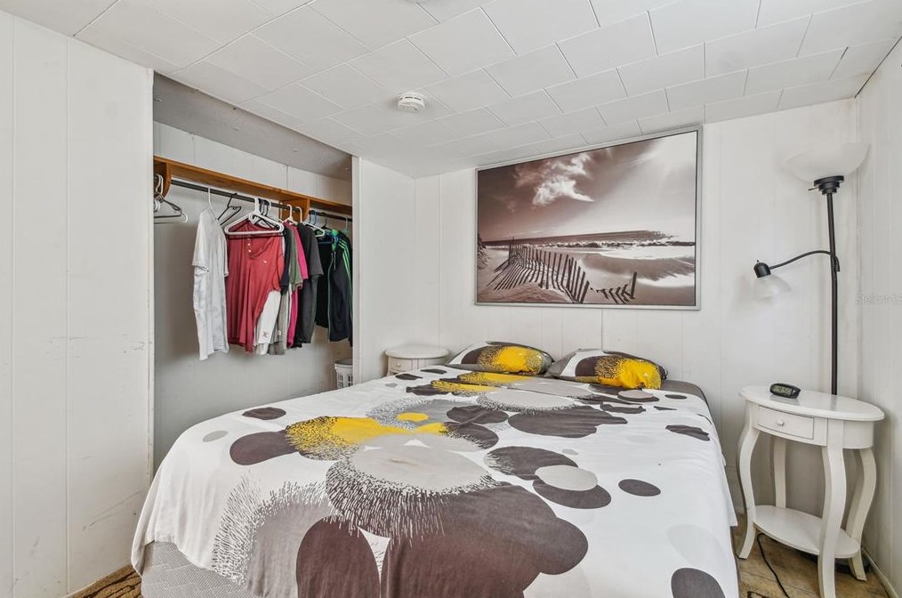 1151 Monaco Dr, Saint Petersburg FL  33702-1437 exterior