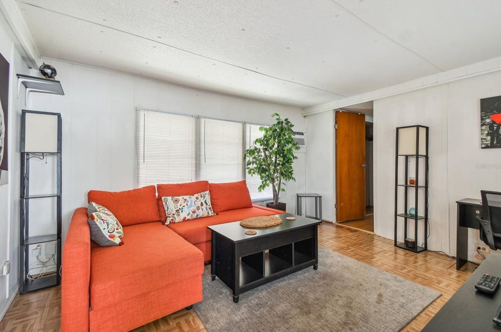 1151 Monaco Dr, Saint Petersburg FL  33702-1437 exterior