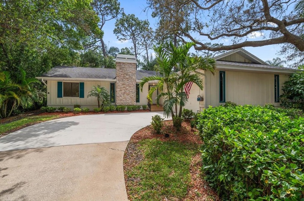 1428 Red Oak Dr, Tarpon Springs, FL 34689-3818