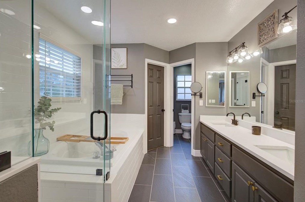 8033 Moonlight Ln, New Port Richey FL  34654-5433 exterior