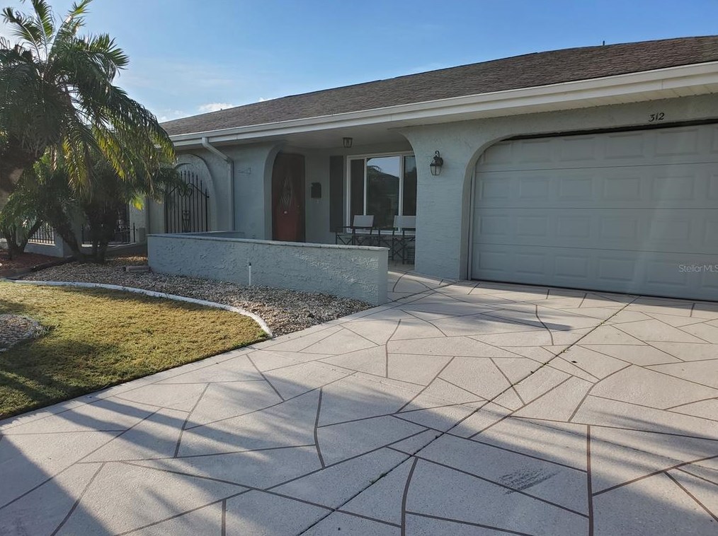 312 Stroll Ln, Ruskin FL  33573-6234 exterior