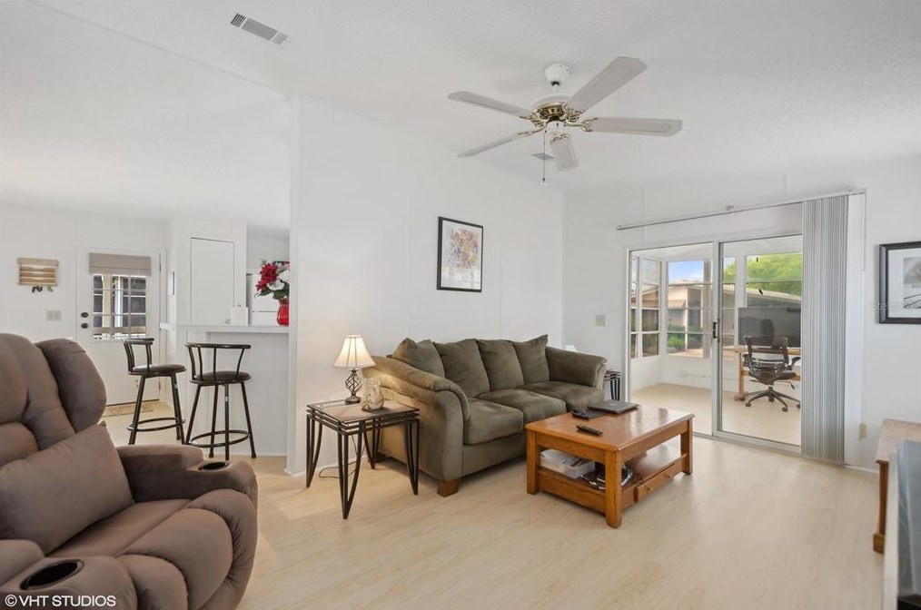 490 Trout Ln, Oldsmar, FL 34677-2557