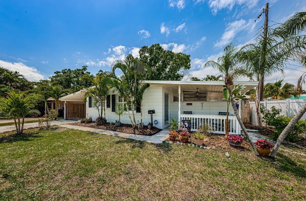 4226 Carson St, Saint Petersburg, FL 33703-5425