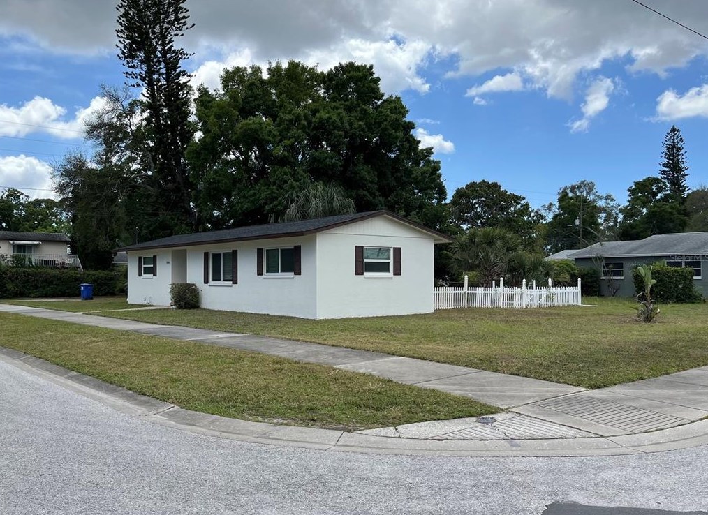 5066 3rd St, Saint Petersburg, FL 33703-2308