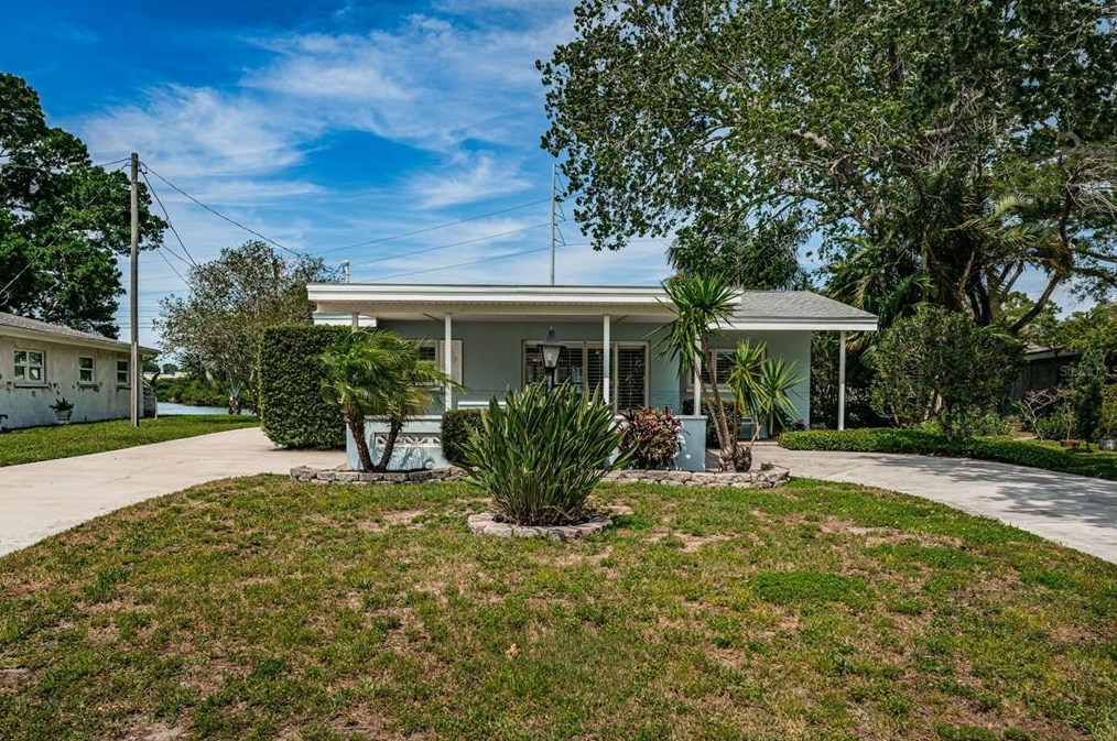 10499 Blossom Lake Dr, Largo, FL 33772-7413