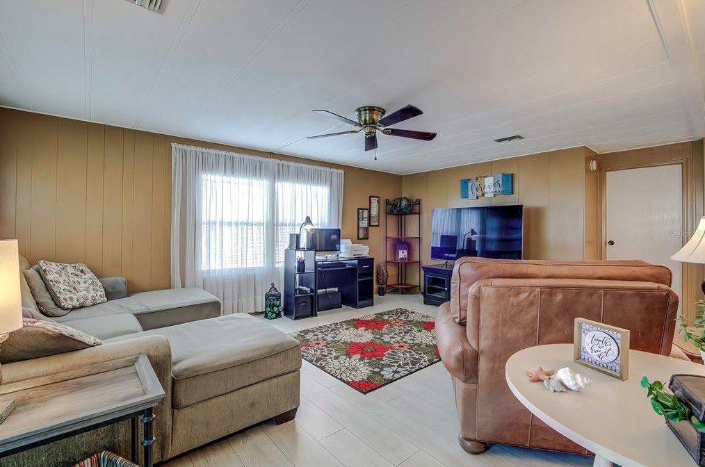 3112 Southport Dr, Tarpon Springs FL  34690-1945 exterior