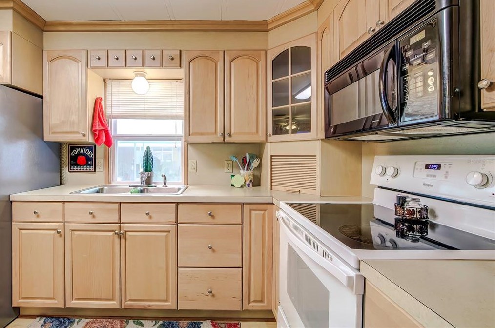 3112 Southport Dr, Tarpon Springs FL  34690-1945 exterior