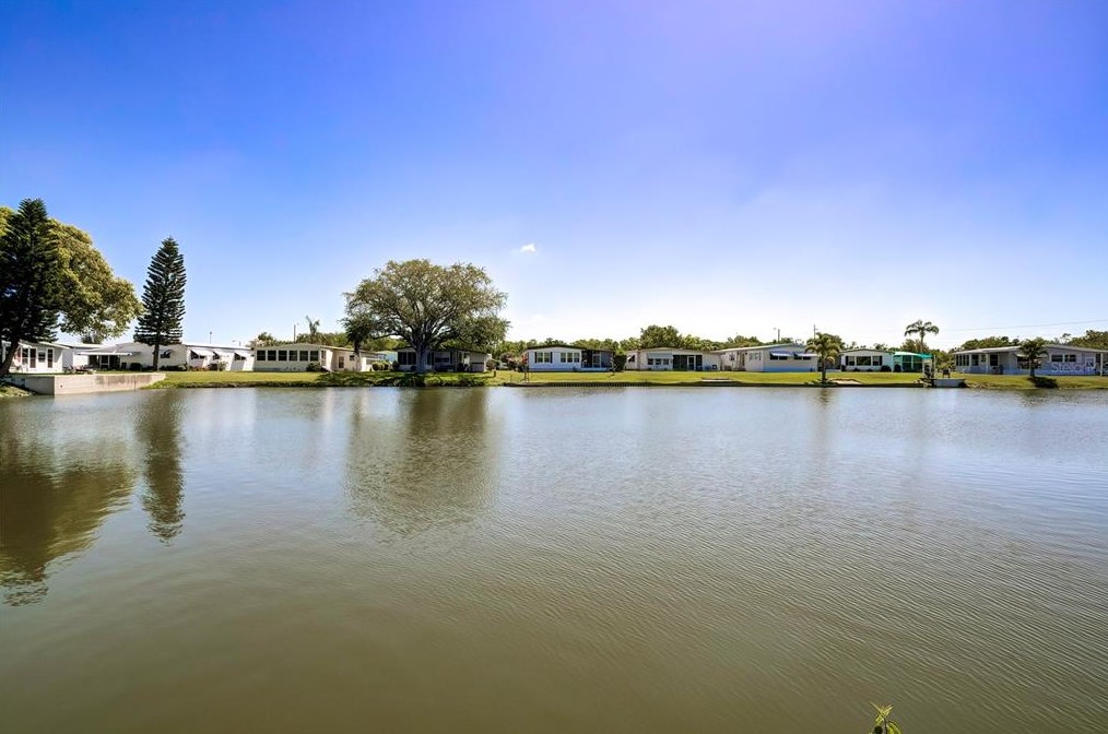 3112 Southport Dr, Tarpon Springs FL  34690-1945 exterior