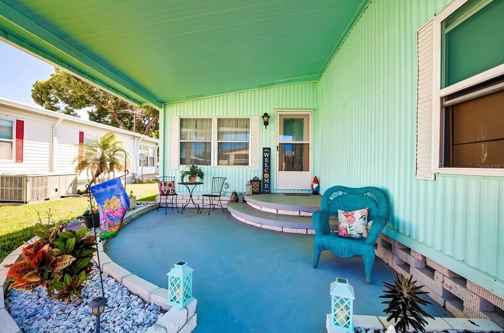 3112 Southport Dr, Tarpon Springs FL  34690-1945 exterior