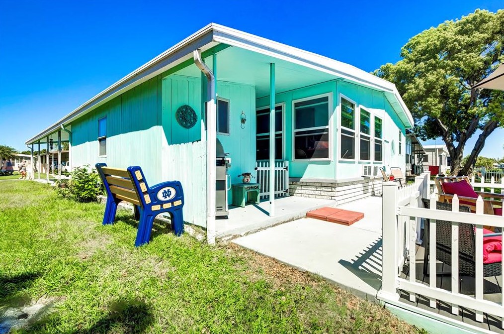 3112 Southport Dr, Tarpon Springs FL  34690-1945 exterior