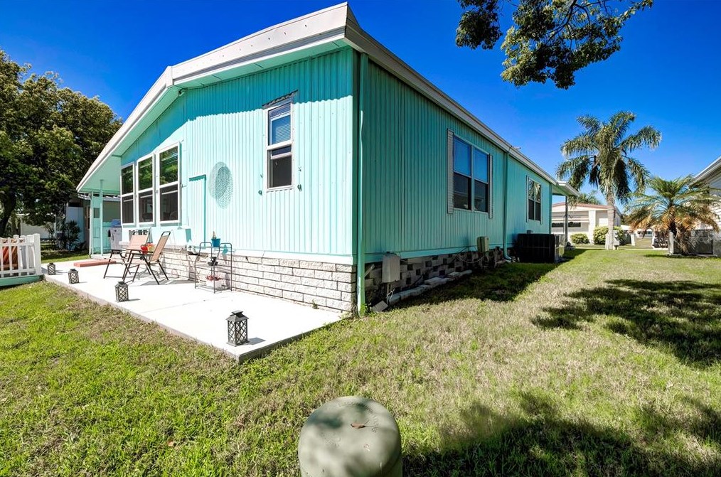 3112 Southport Dr, Tarpon Springs FL  34690-1945 exterior