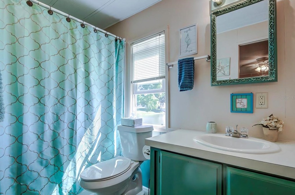 3112 Southport Dr, Tarpon Springs FL  34690-1945 exterior