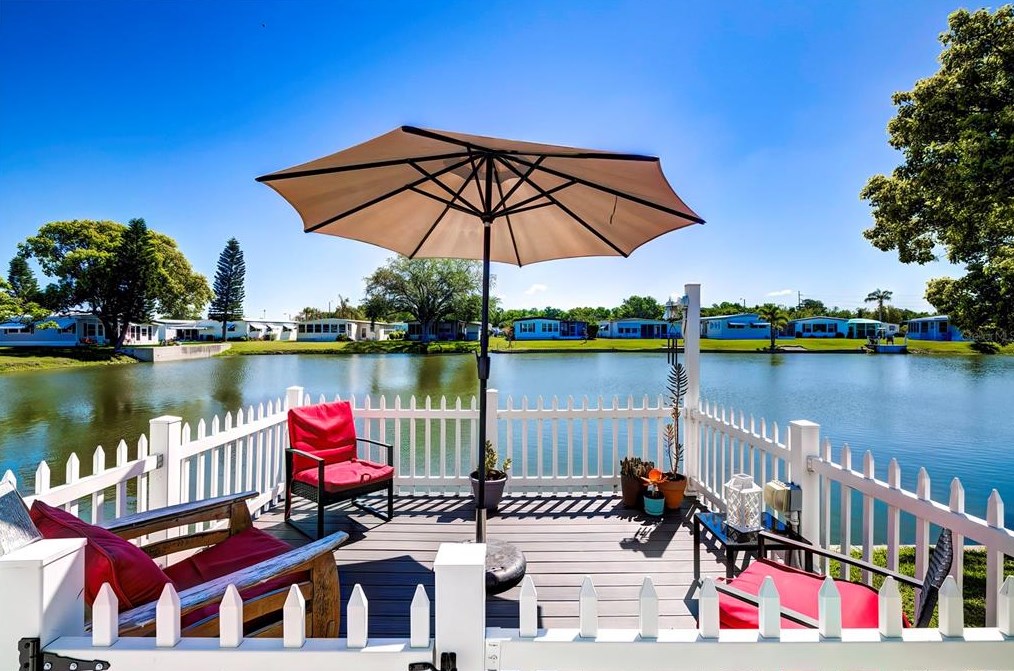 3112 Southport Dr, Tarpon Springs FL  34690-1945 exterior