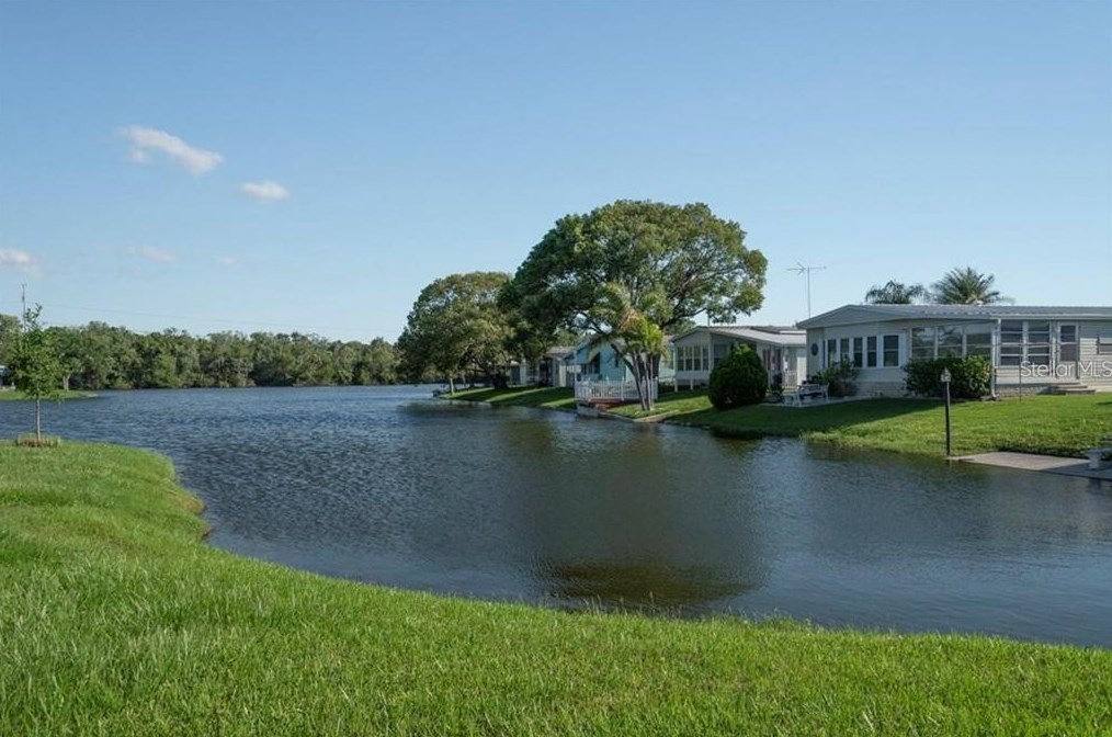 3112 Southport Dr, Tarpon Springs FL  34690-1945 exterior