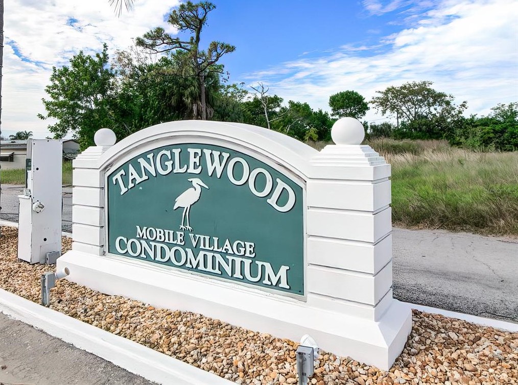 3112 Southport Dr, Tarpon Springs FL  34690-1945 exterior