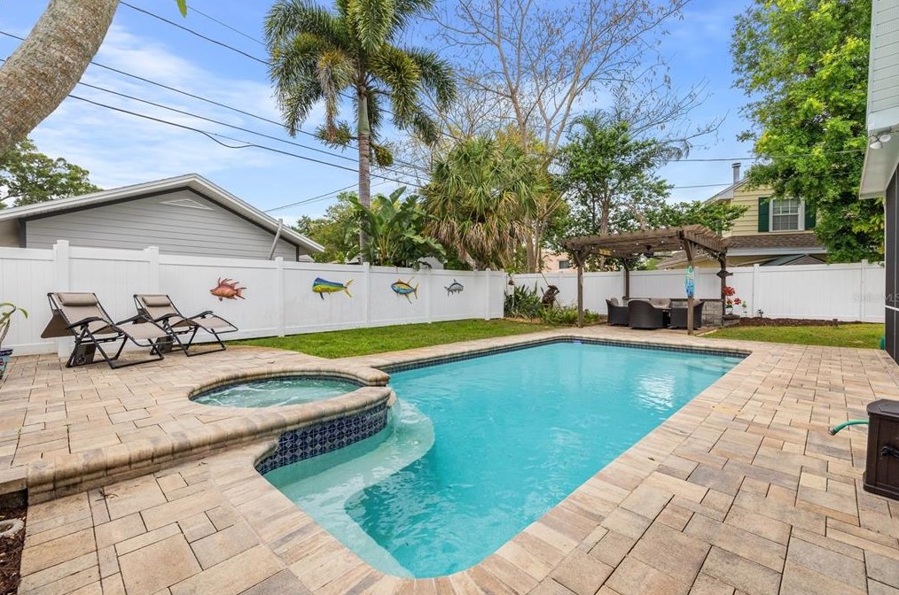 852 35th Ave N, Saint Petersburg, FL 33704