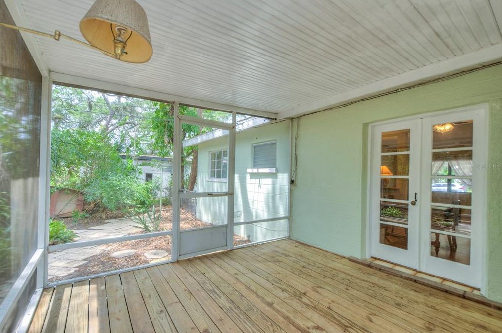 10514 52nd Ave, Saint Petersburg FL  33708-3312 exterior