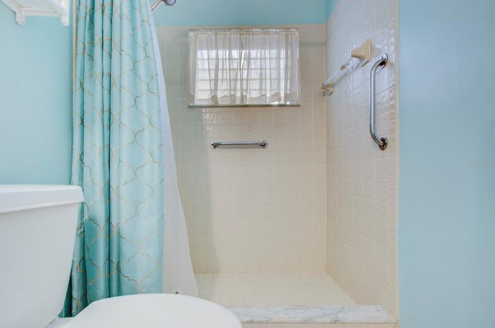 10514 52nd Ave, Saint Petersburg FL  33708-3312 exterior