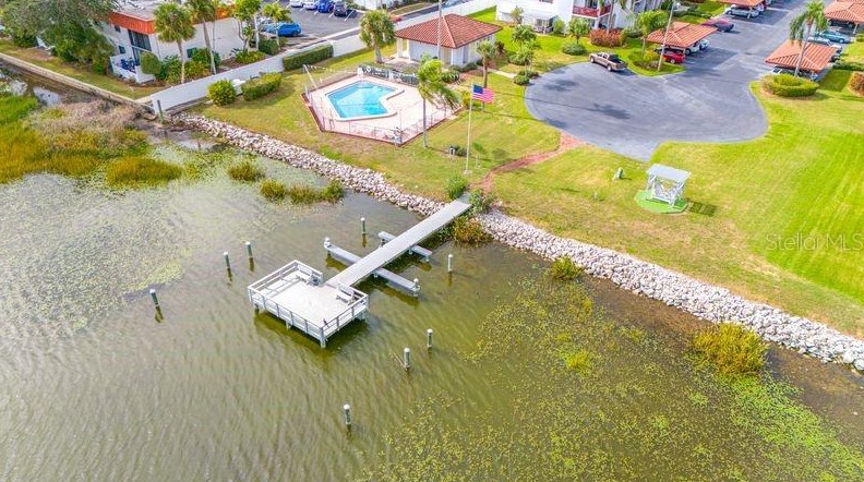 10450 Village Dr, Largo FL  33772-4877 exterior