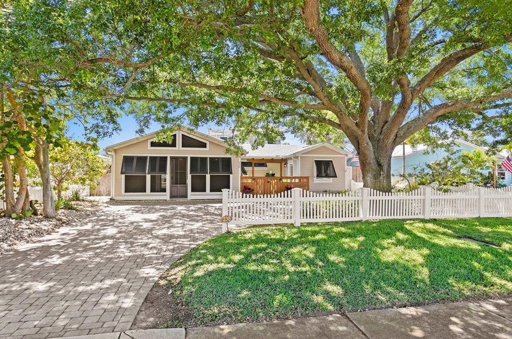 238 40th Ave, Saint Petersburg, FL 33703-5802