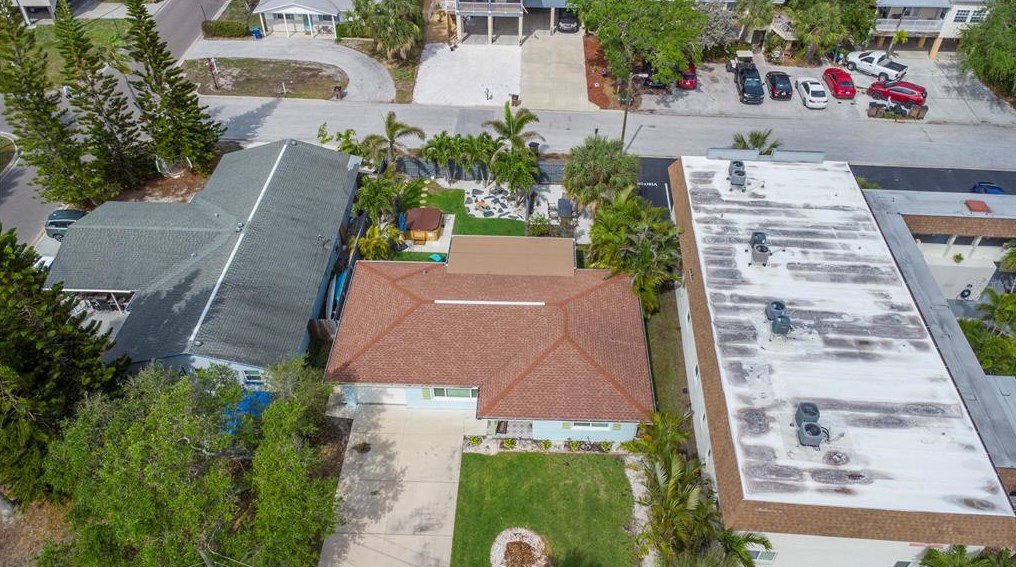 2702 Bay Blvd, Belleair Beach, FL 33785-3111