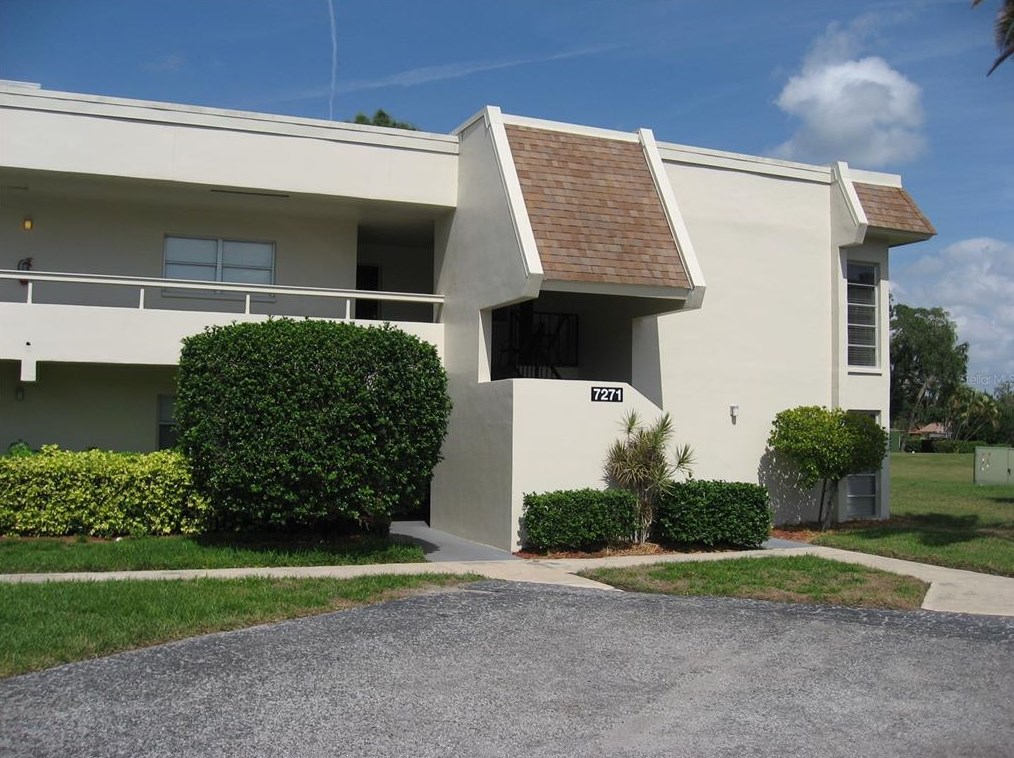 7271 Country Club Dr, Sarasota, FL 34243-3528