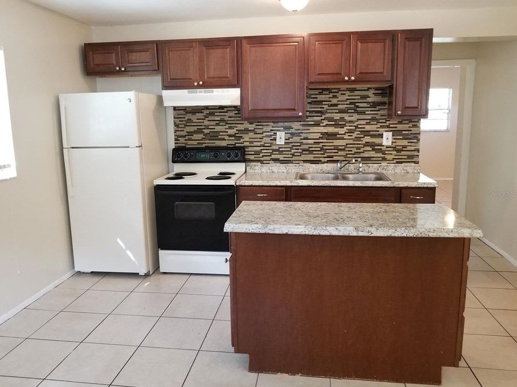 1102 108th Ave, Tampa FL  33612-5903 exterior